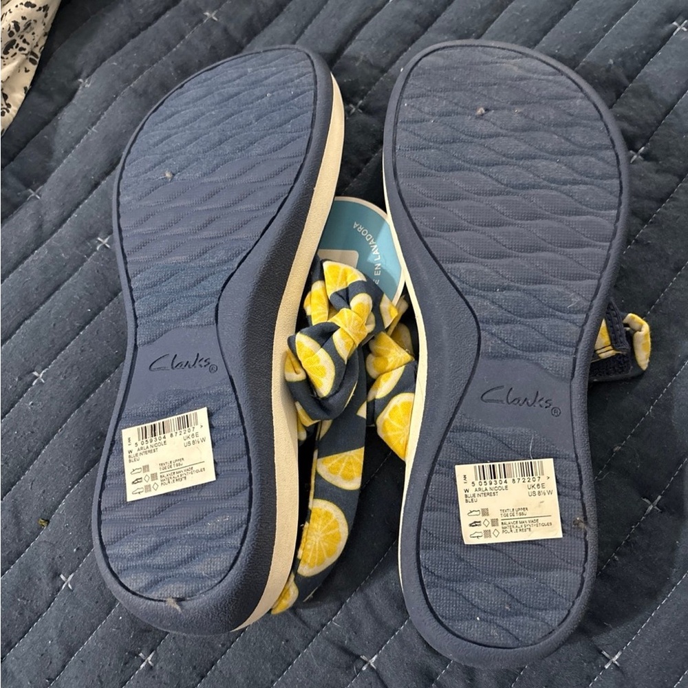 NWT Cloud STEPPERS by Clarks Jersey Sandals Arla Nicole Blue Lemons 8.5 - Picture 5 of 8